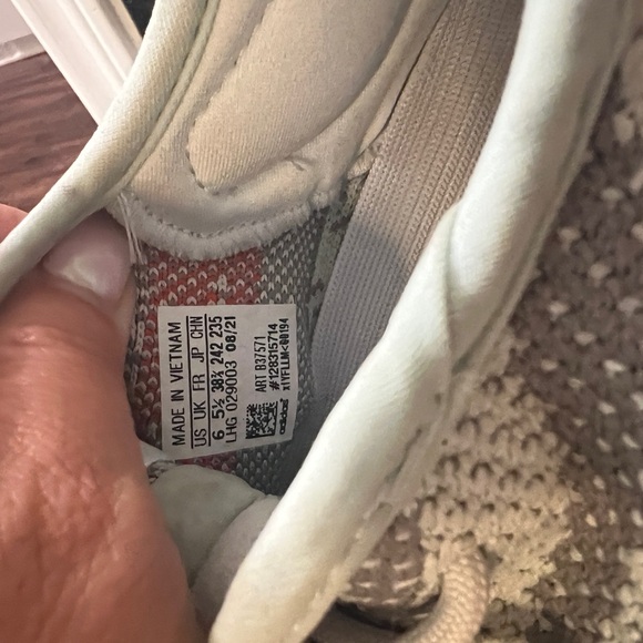 ADIDAS yeezy boost - Picture 4 of 7